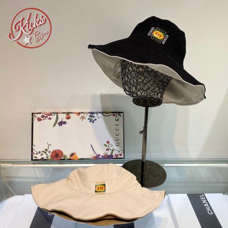 Gucci Wearable on both sides hats
